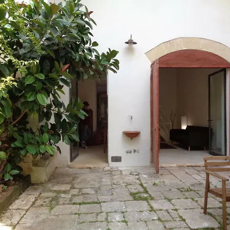 Апартаменты Salento Centro Storico Con Corte Antica